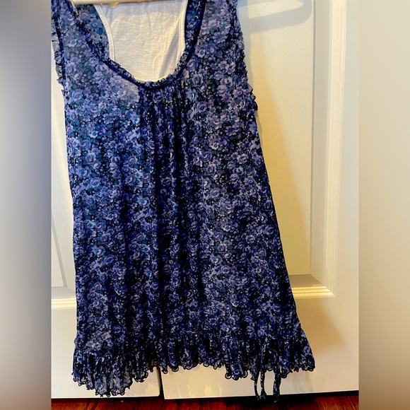 Express Sleeveless top Size S in Georgette in Blue with White flowers - Picture 1 of 3